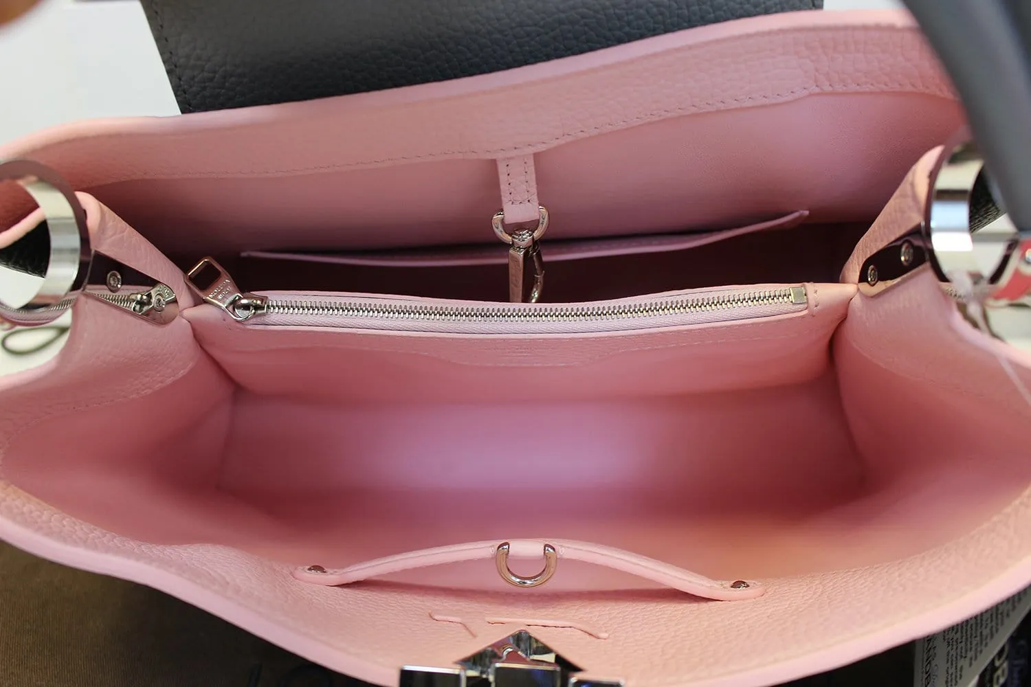 LOUIS VUITTON Black Taurillon Leather Capucines MM Bag
