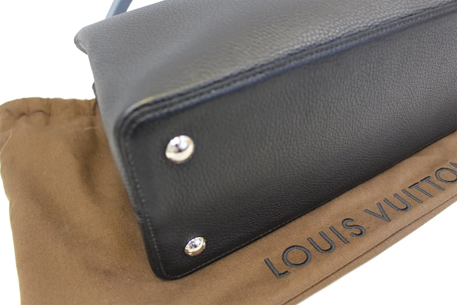 LOUIS VUITTON Black Taurillon Leather Capucines MM Bag