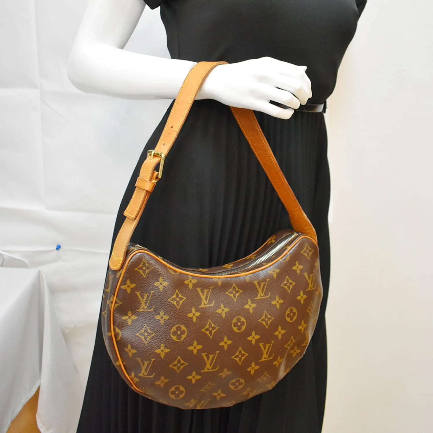LOUIS VUITTON Croissant MM Monogram Canvas Hobo Bag Brown