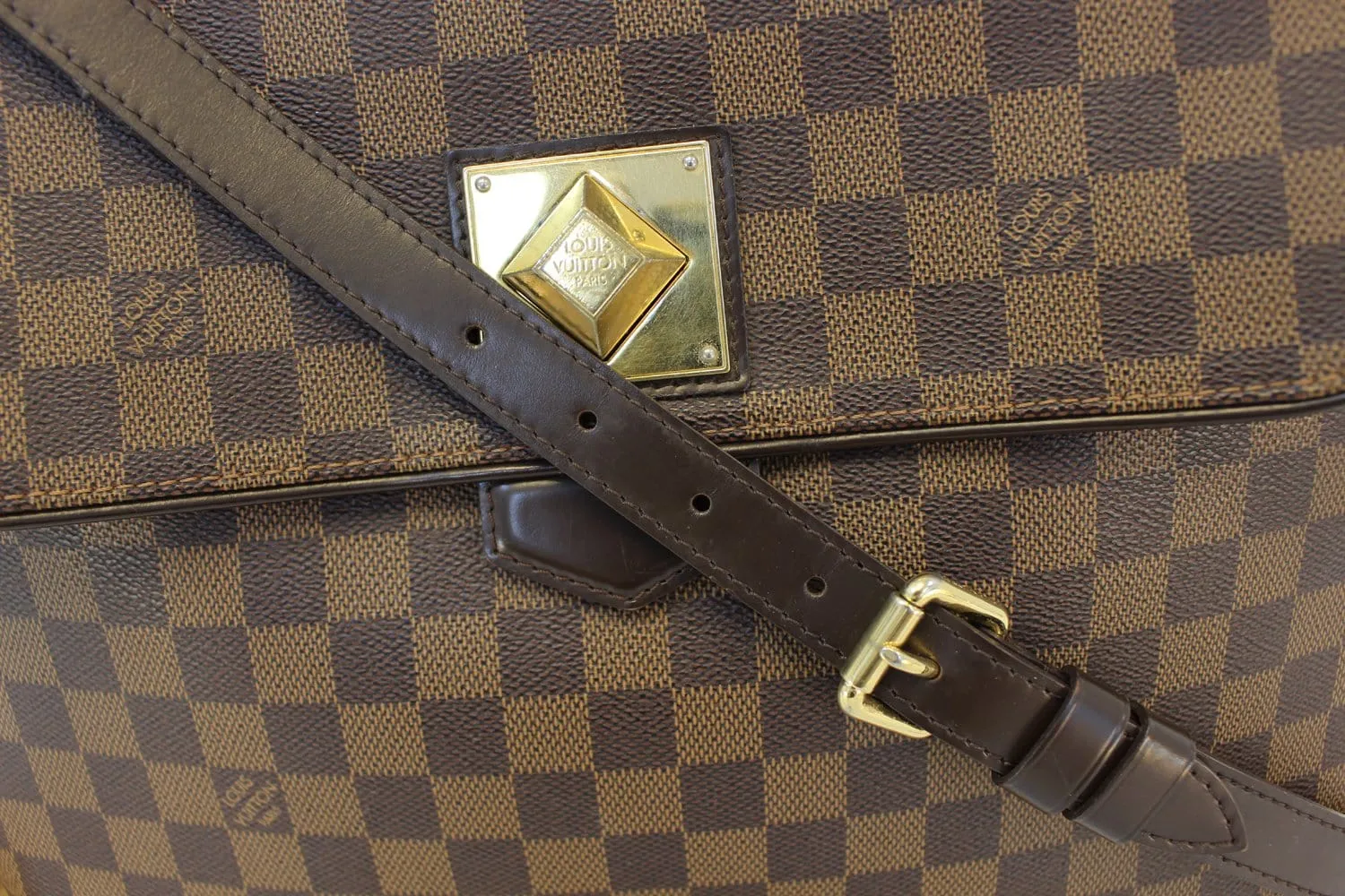 LOUIS VUITTON Damier Ebene Bergamo GM Bag