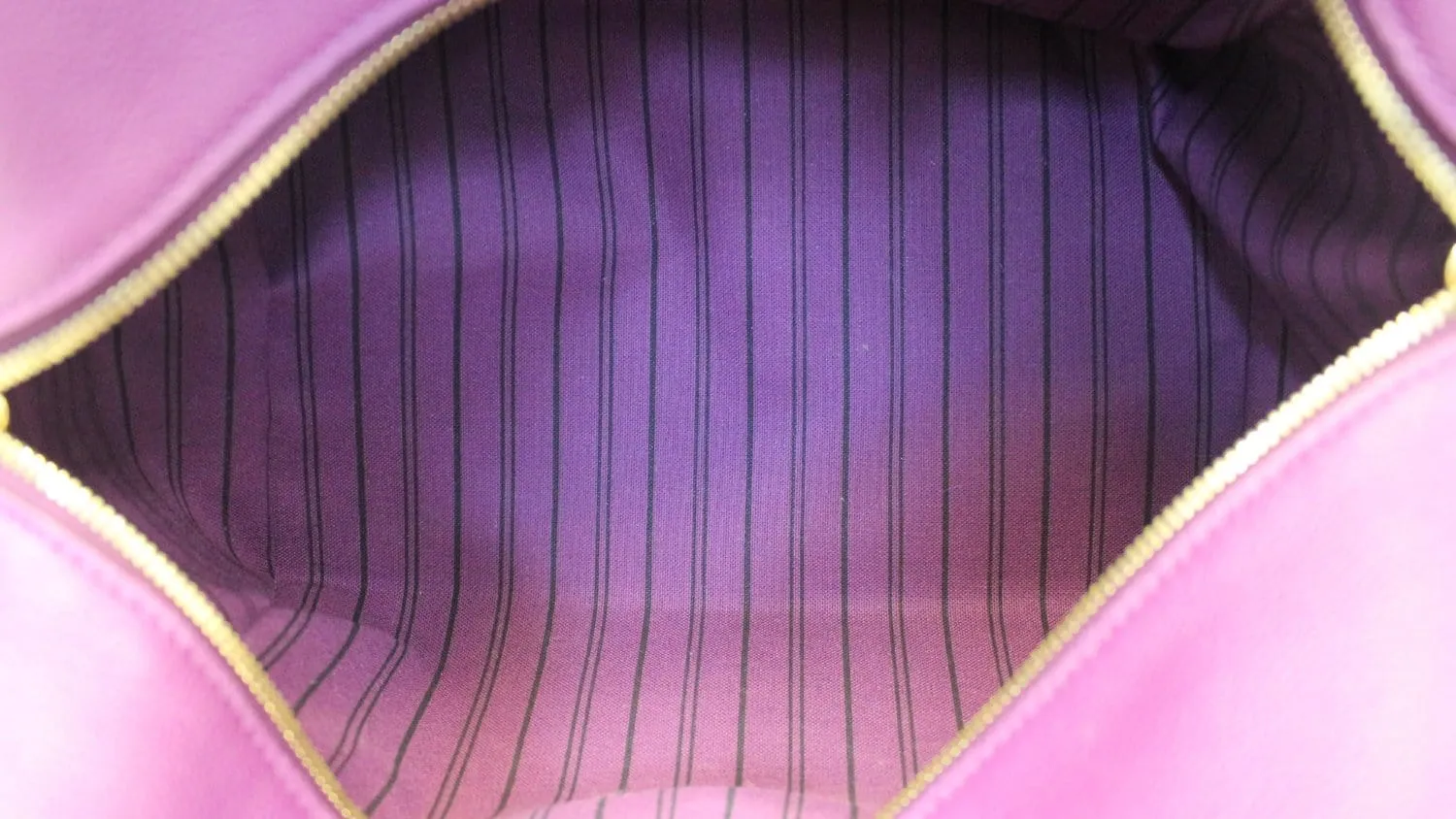 LOUIS VUITTON Marais MM Amethyste Monogram Empreinte Bag