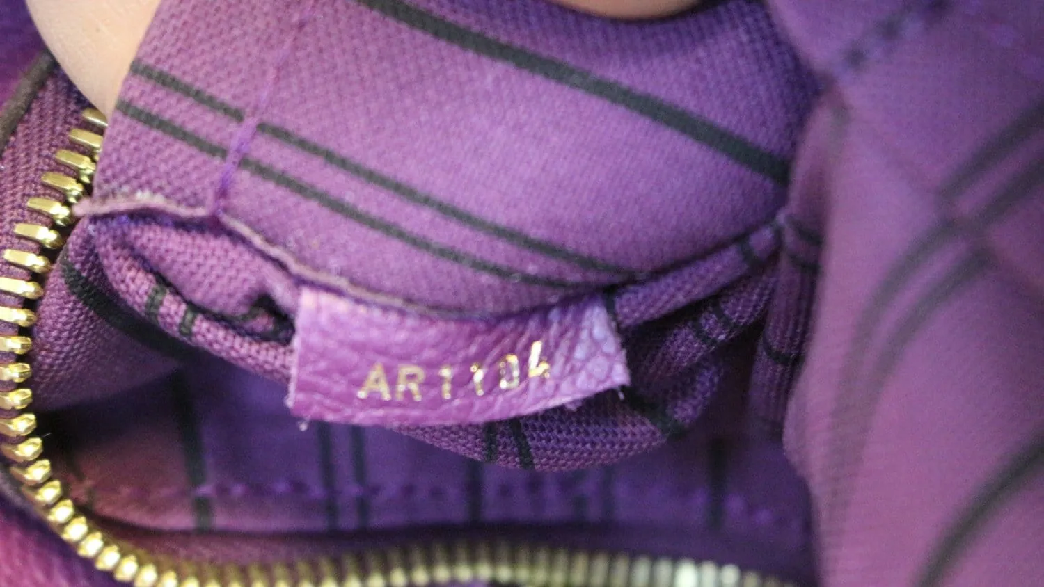 LOUIS VUITTON Marais MM Amethyste Monogram Empreinte Bag