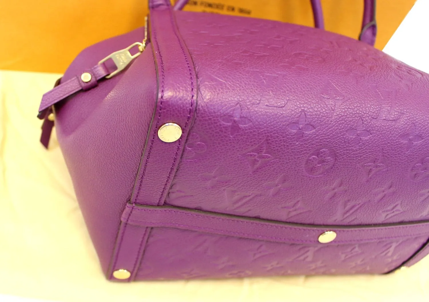 LOUIS VUITTON Marais MM Amethyste Monogram Empreinte Bag
