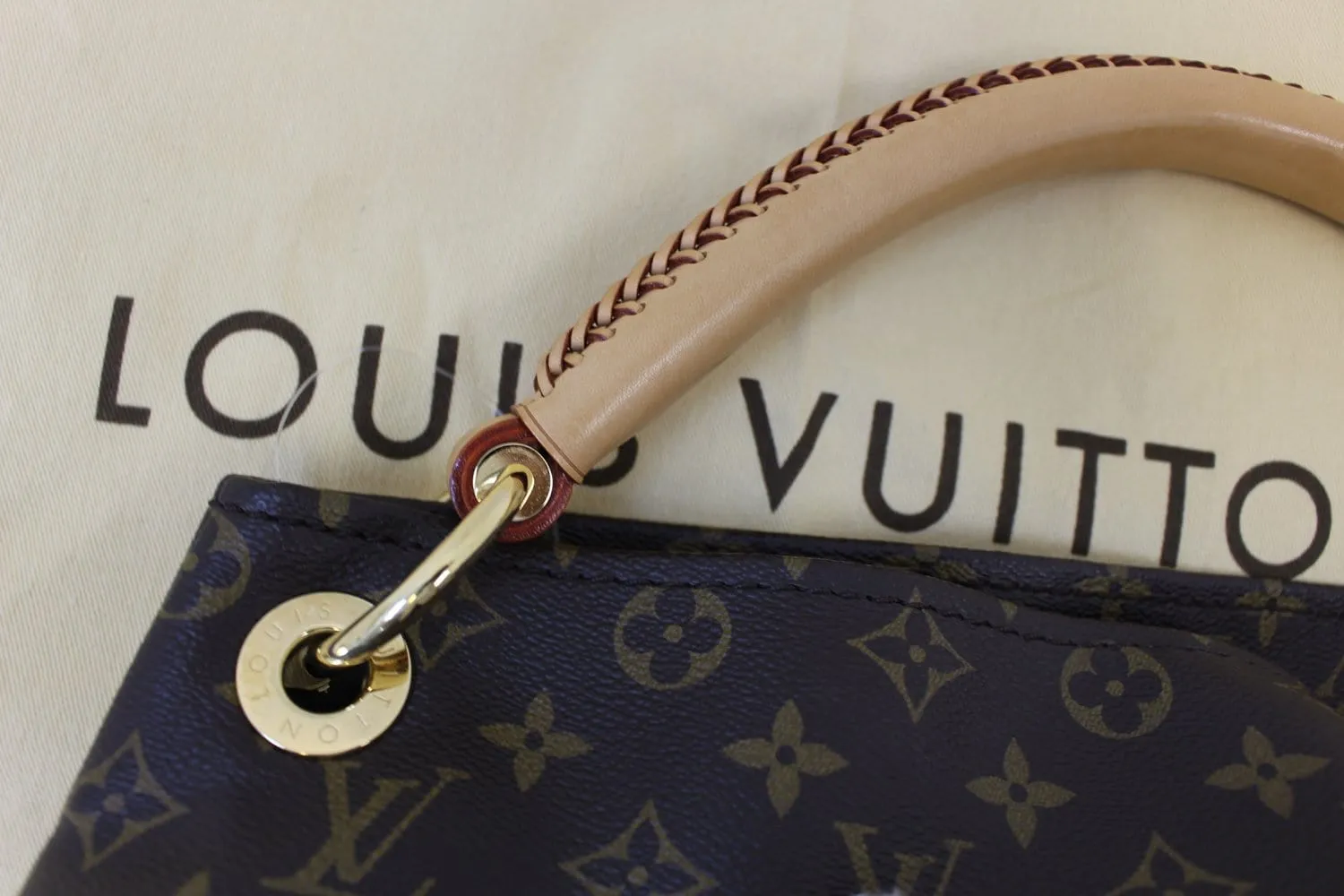 LOUIS VUITTON Monogram Canvas Artsy MM Hobo Shoulder Bag