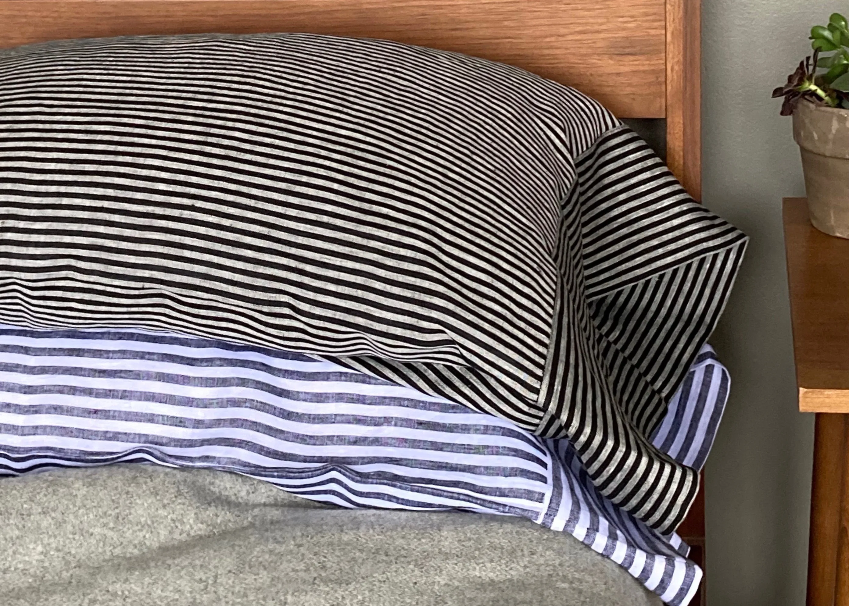 Madrid Stripe Pillowcase Royal Sample