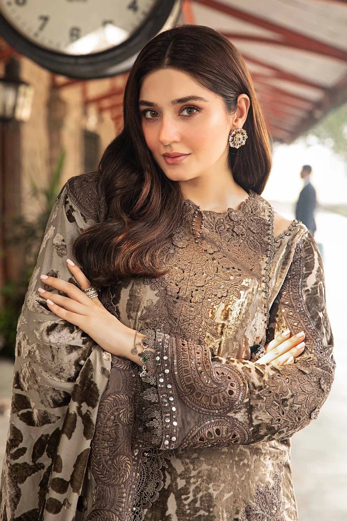 Maria.B Luxury Lawn Embroidered Unstitched 3 Pc Suit DL-1201