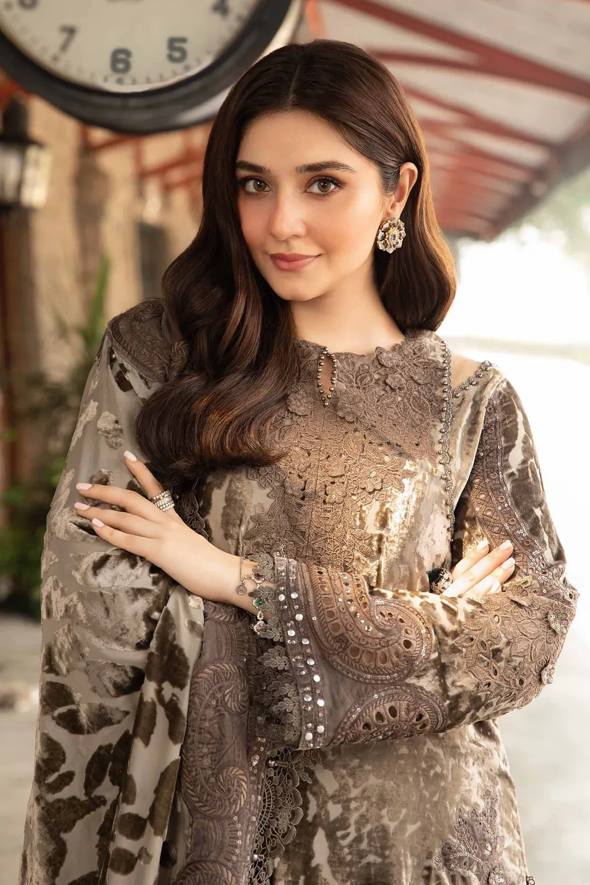 Maria.B Luxury Lawn Embroidered Unstitched 3 Pc Suit DL-1201