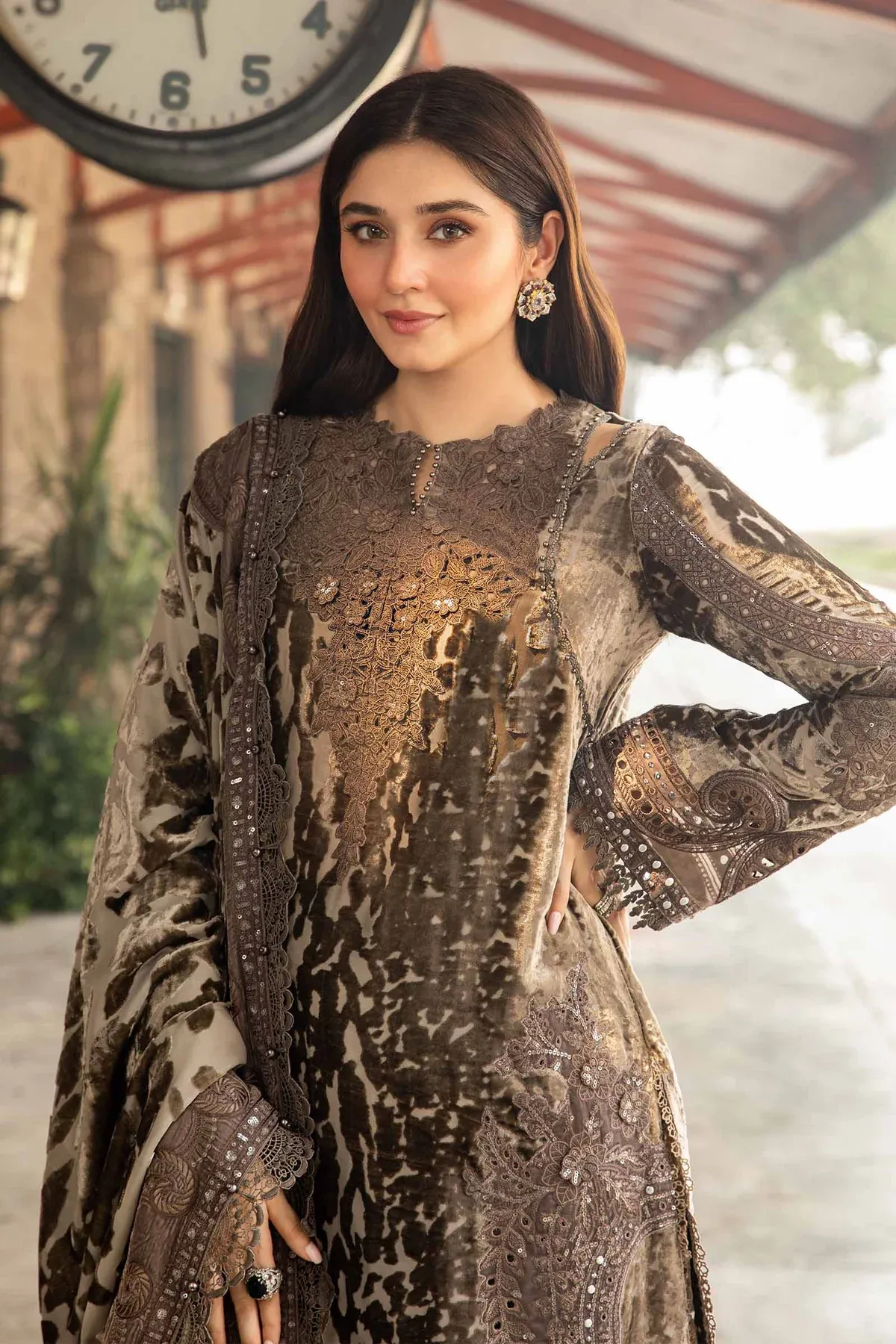 Maria.B Luxury Lawn Embroidered Unstitched 3 Pc Suit DL-1201