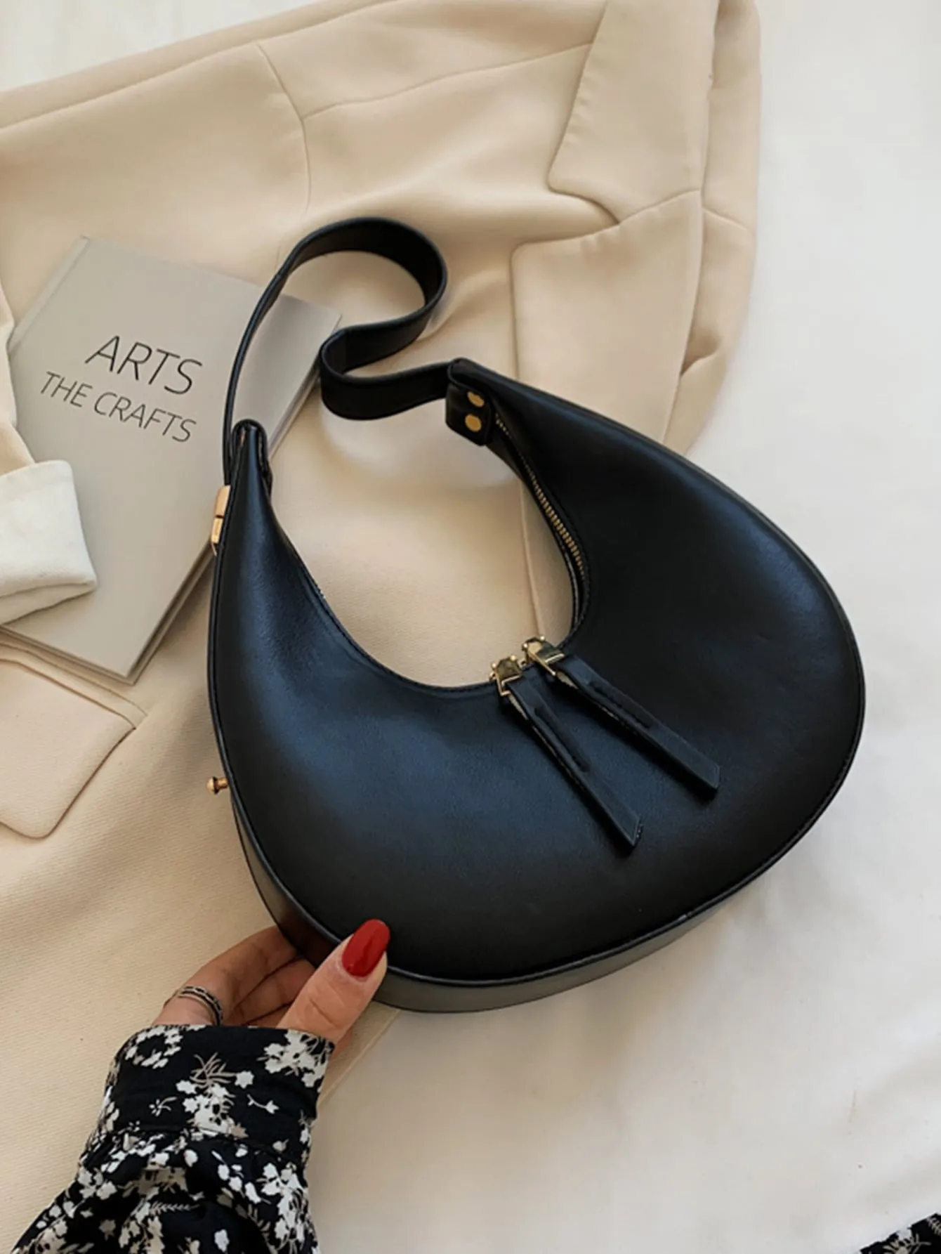 Minimalist Top Handle Baguette Bag - Black