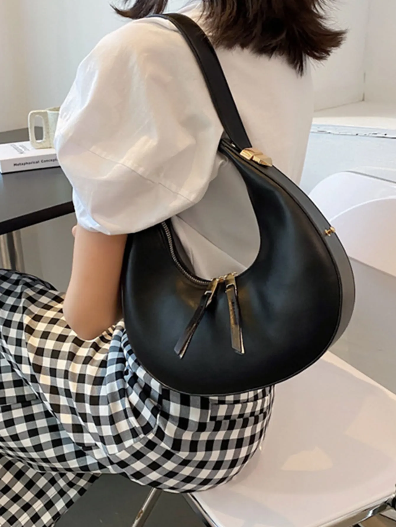 Minimalist Top Handle Baguette Bag - Black