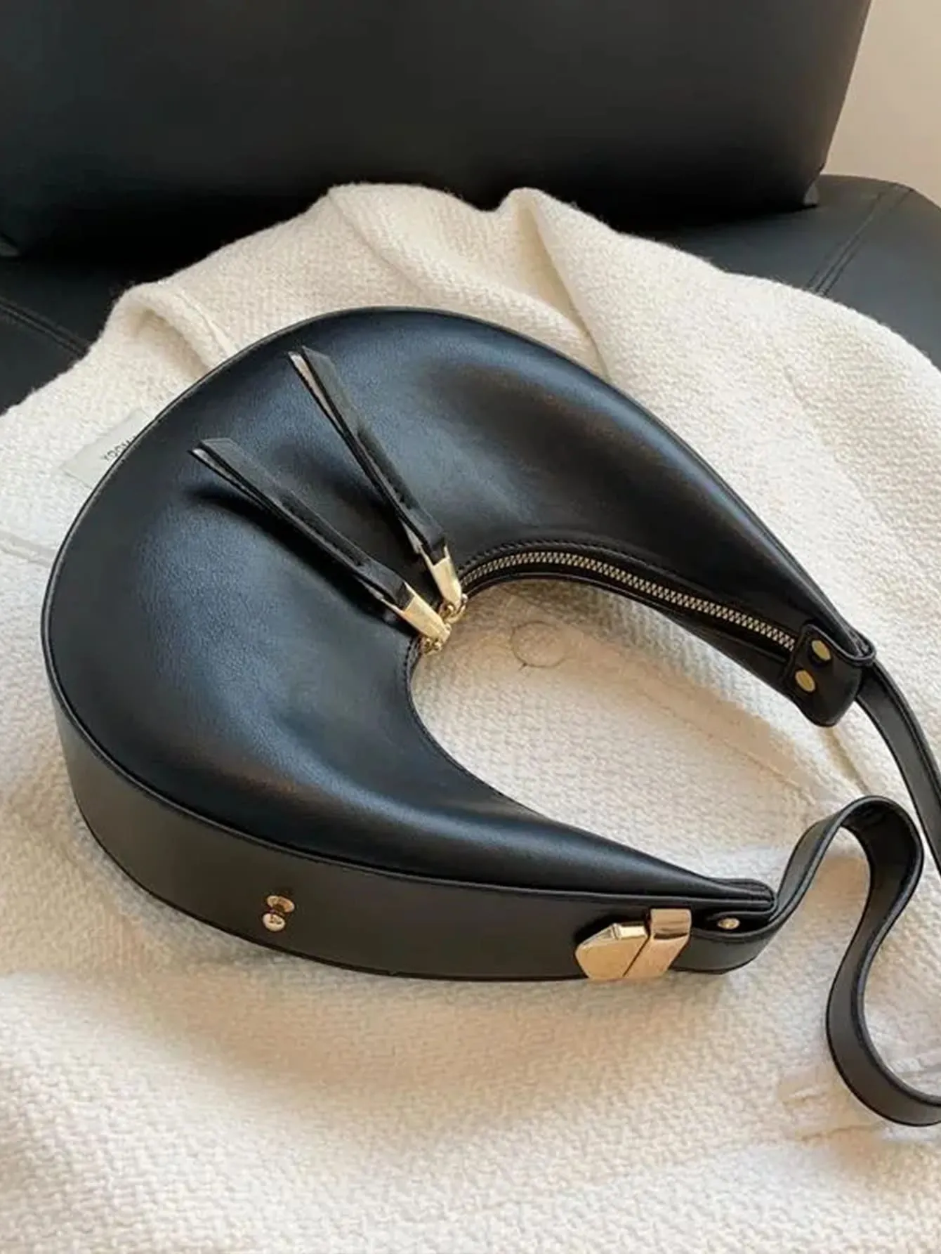 Minimalist Top Handle Baguette Bag - Black