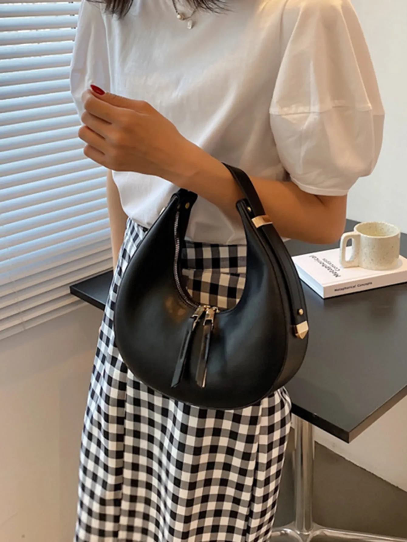 Minimalist Top Handle Baguette Bag - Black