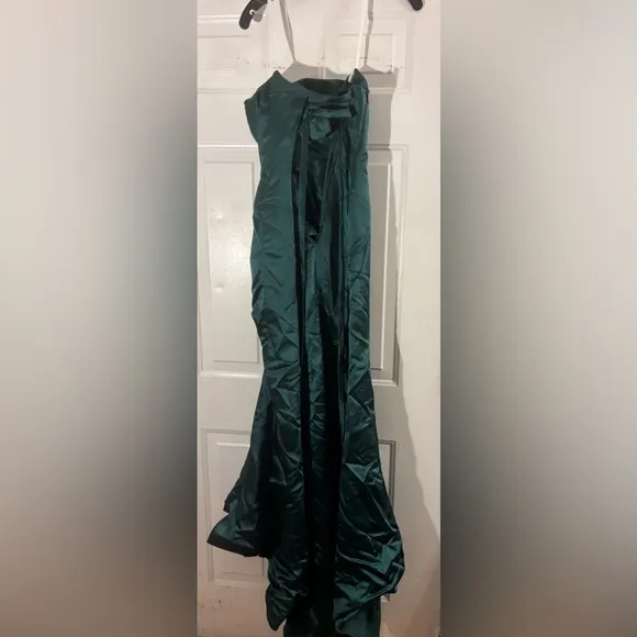 New Elegant Green Strapless Evening Gown