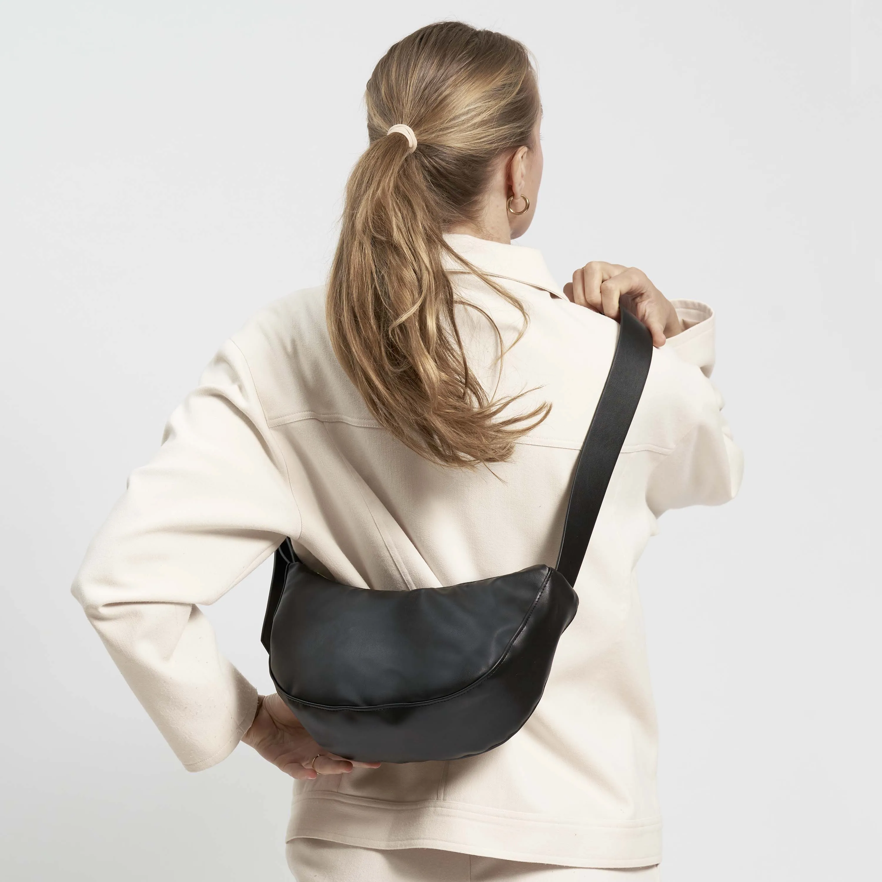 Oleatex Vegan Olive Leather Half Moon Bag S | Night Black