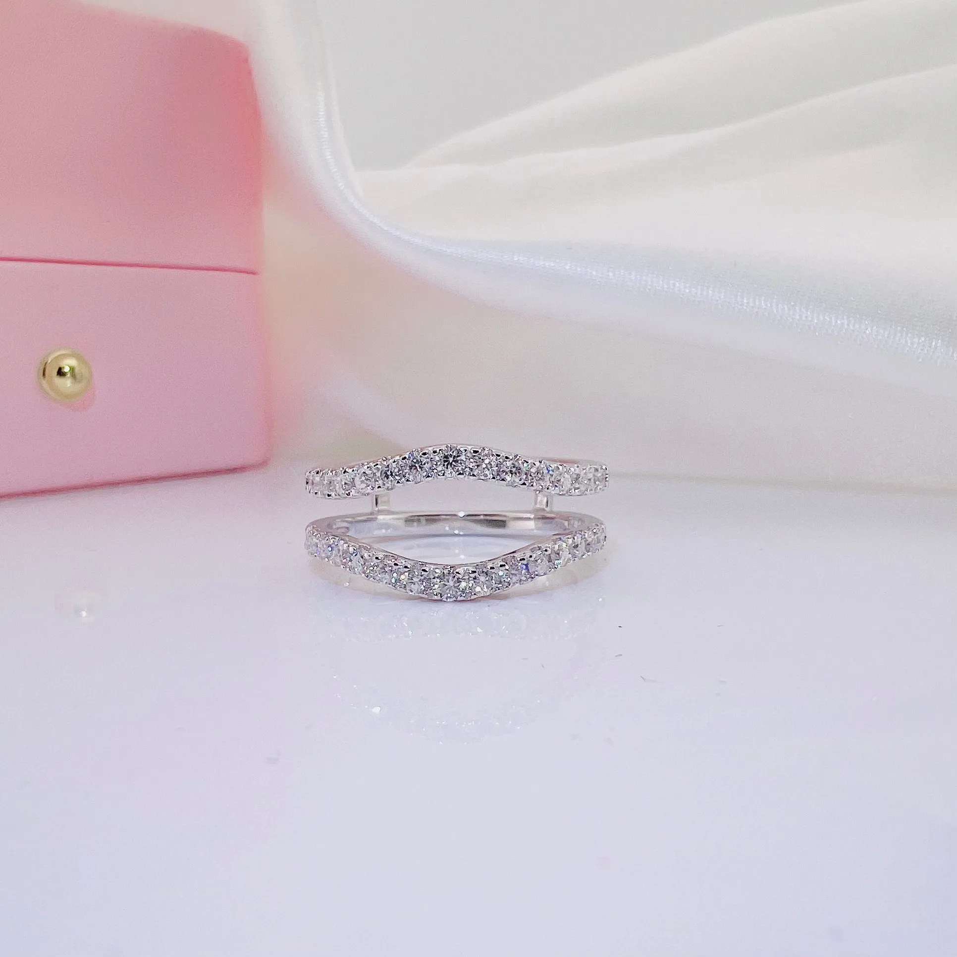 Round Cut Diamond Elegant Ring Enhancer