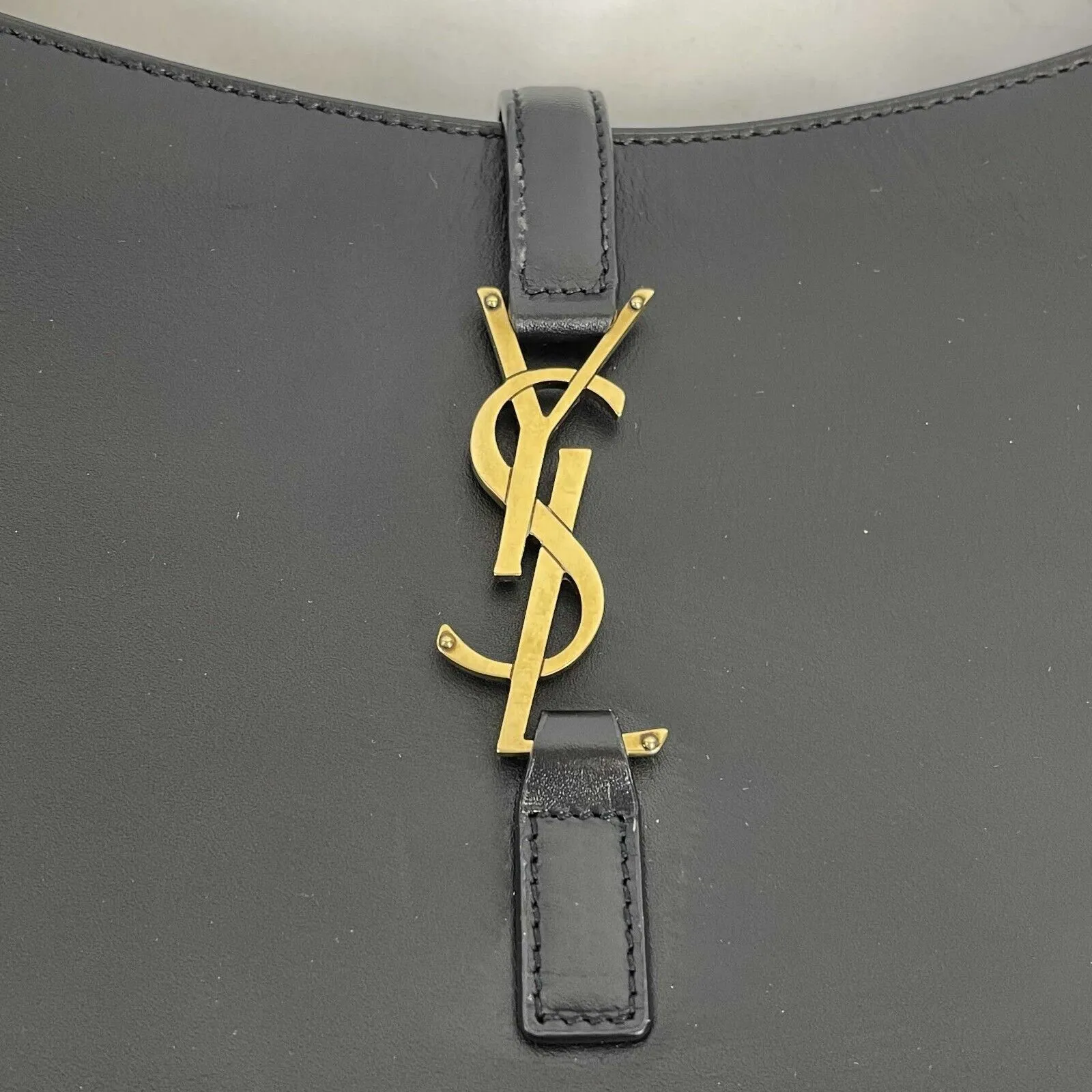 Saint Laurent - YSL - Le 5 À 7 Hobo Bag in Black Smooth Leather - Shoulder Bag
