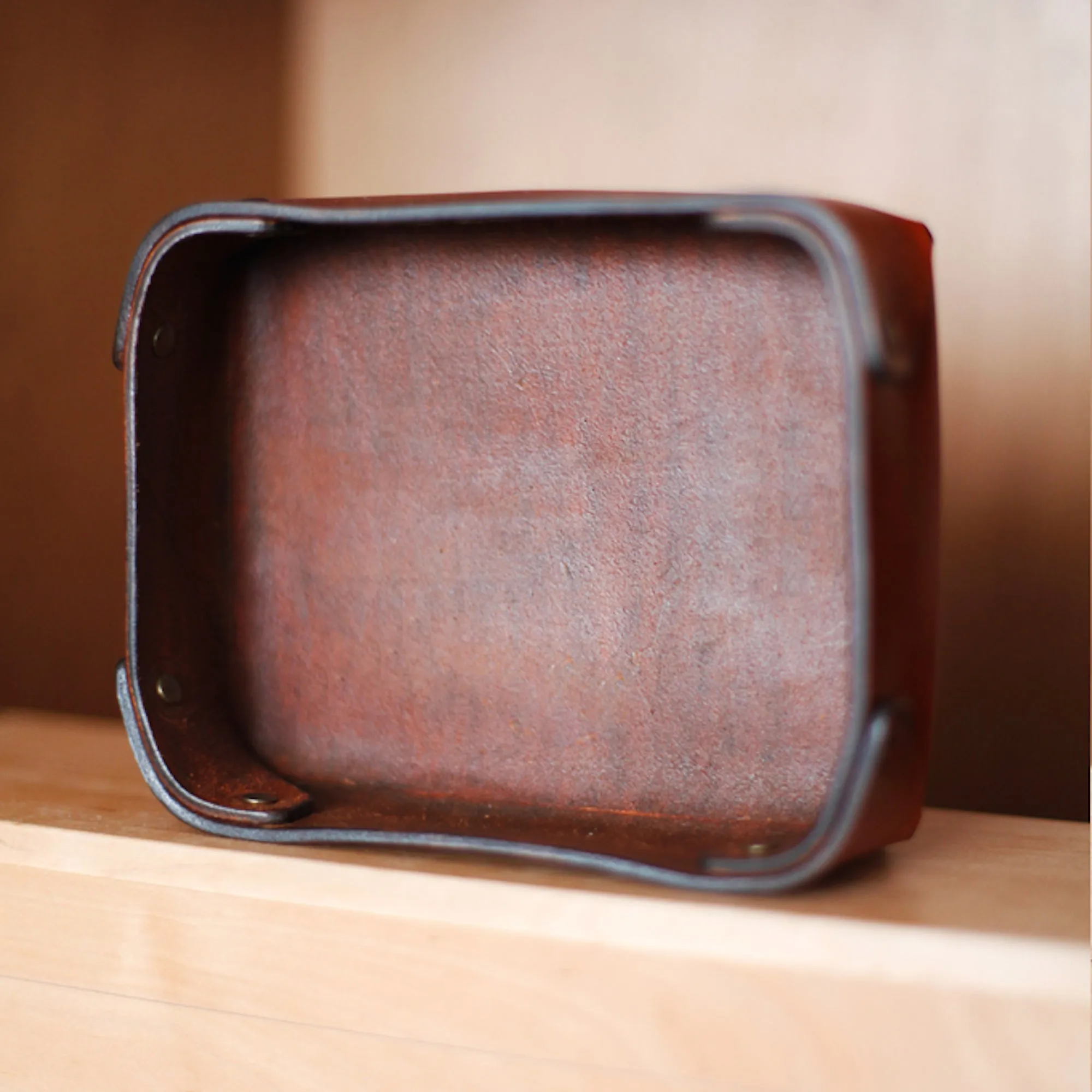 SMALL LEATHER VALET TRAY / OLD