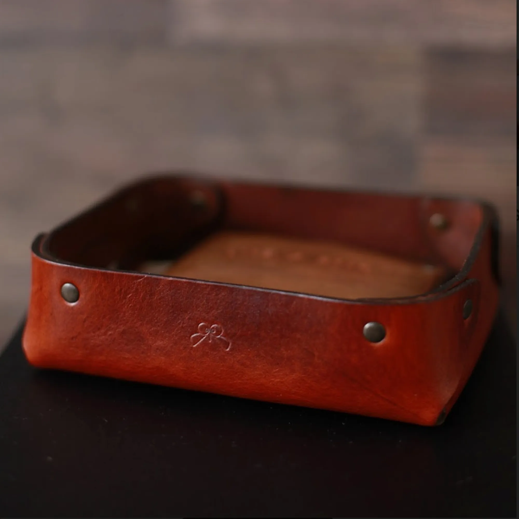 SMALL LEATHER VALET TRAY / OLD