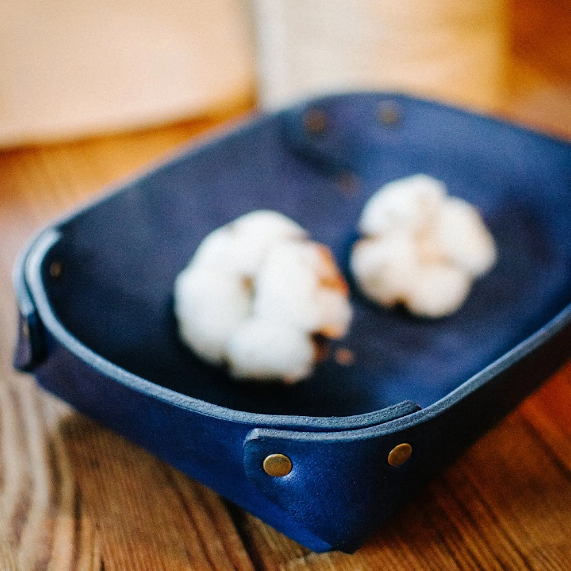 SMALL LEATHER VALET TRAY / OLD