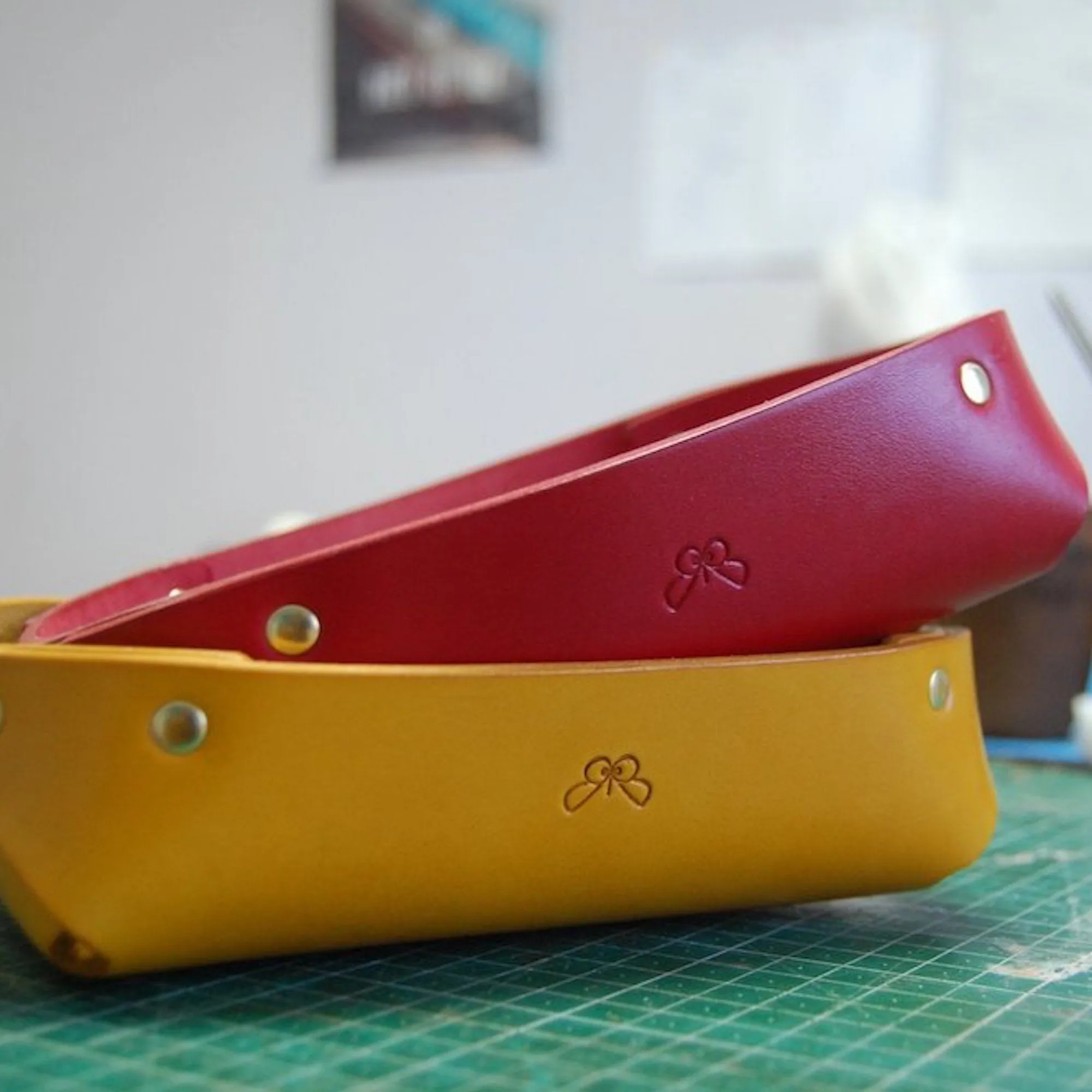SMALL LEATHER VALET TRAY / OLD