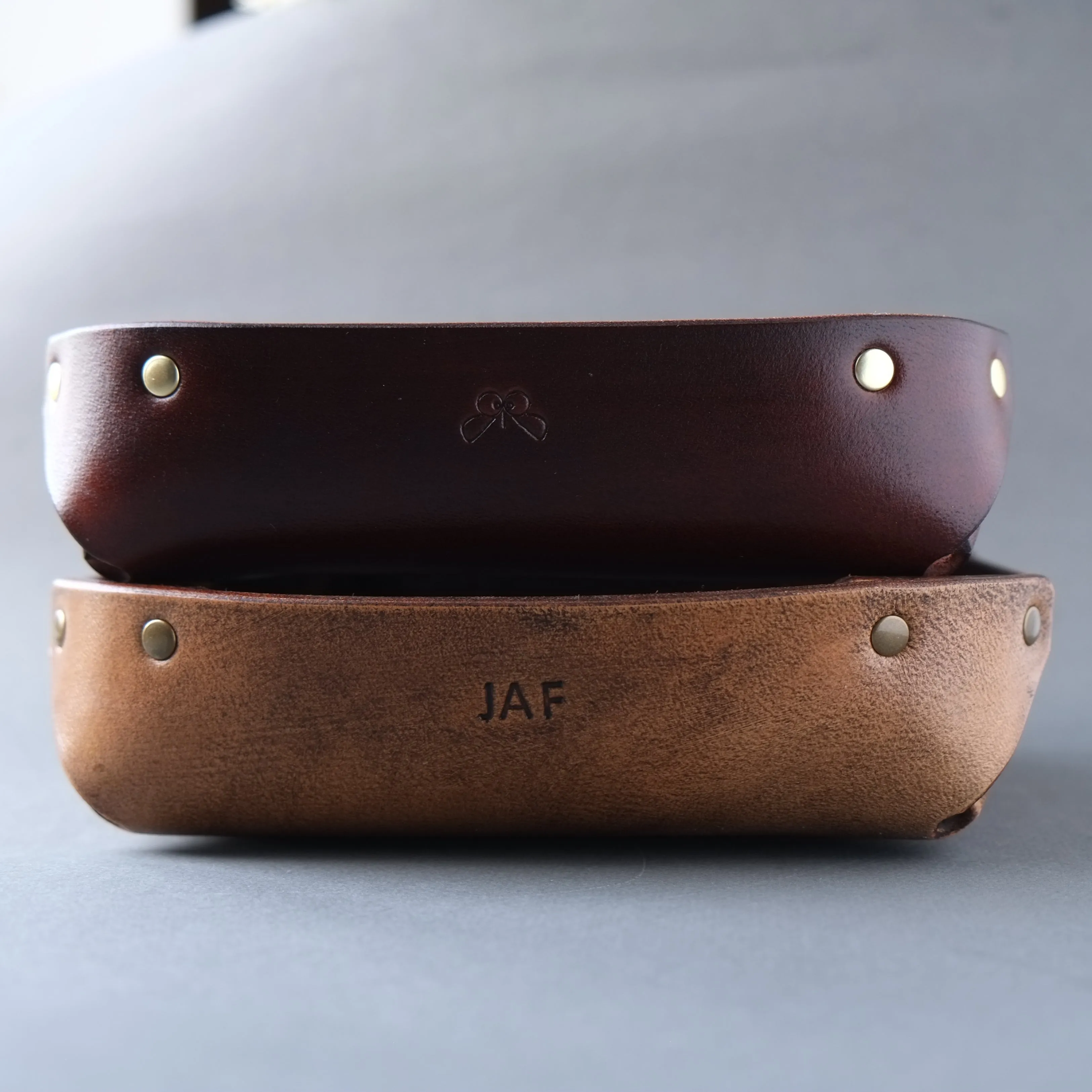 SMALL LEATHER VALET TRAY / OLD