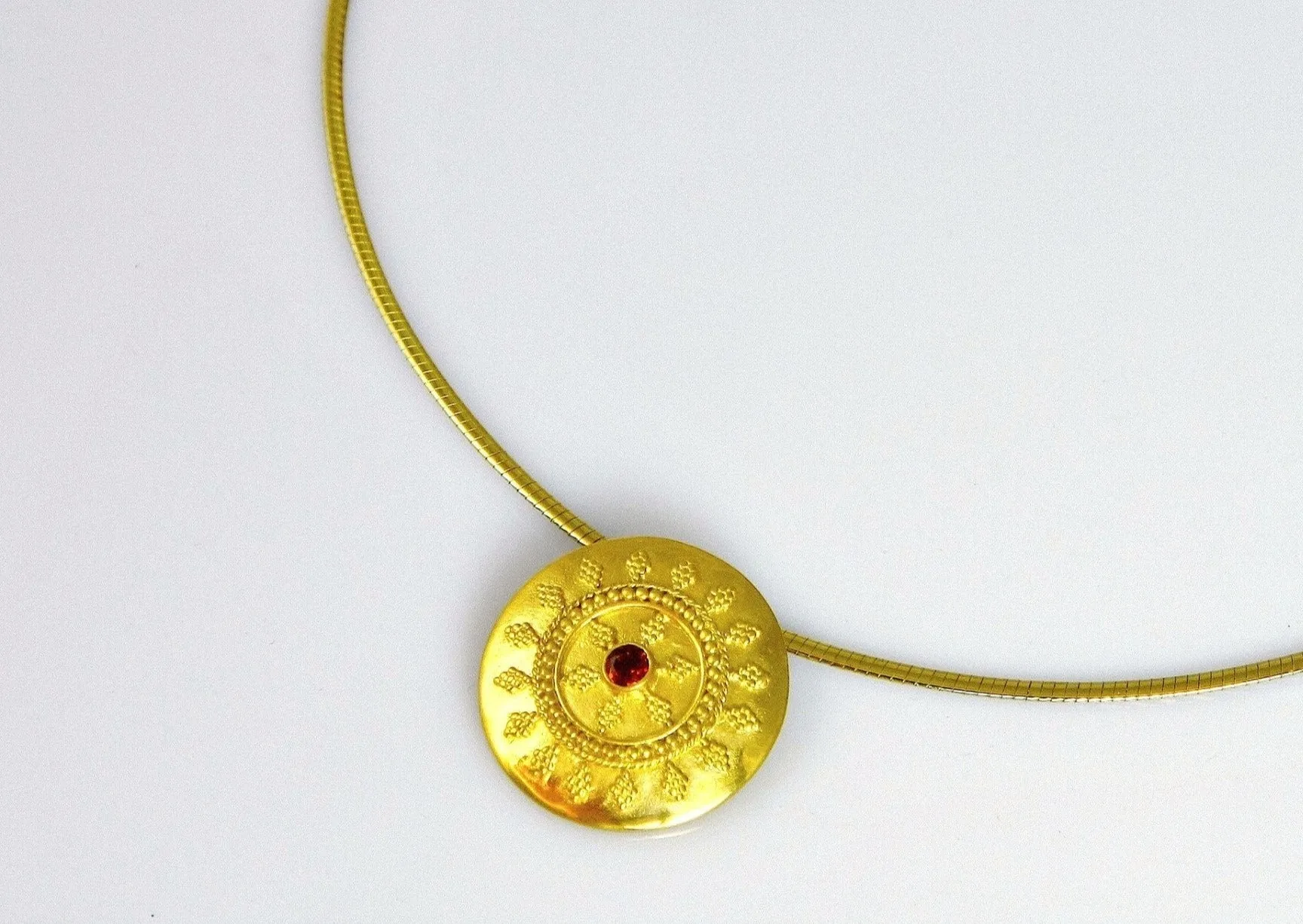 Understated 'n' chic, Hellenic, granulation-work, round gold-plated pendant