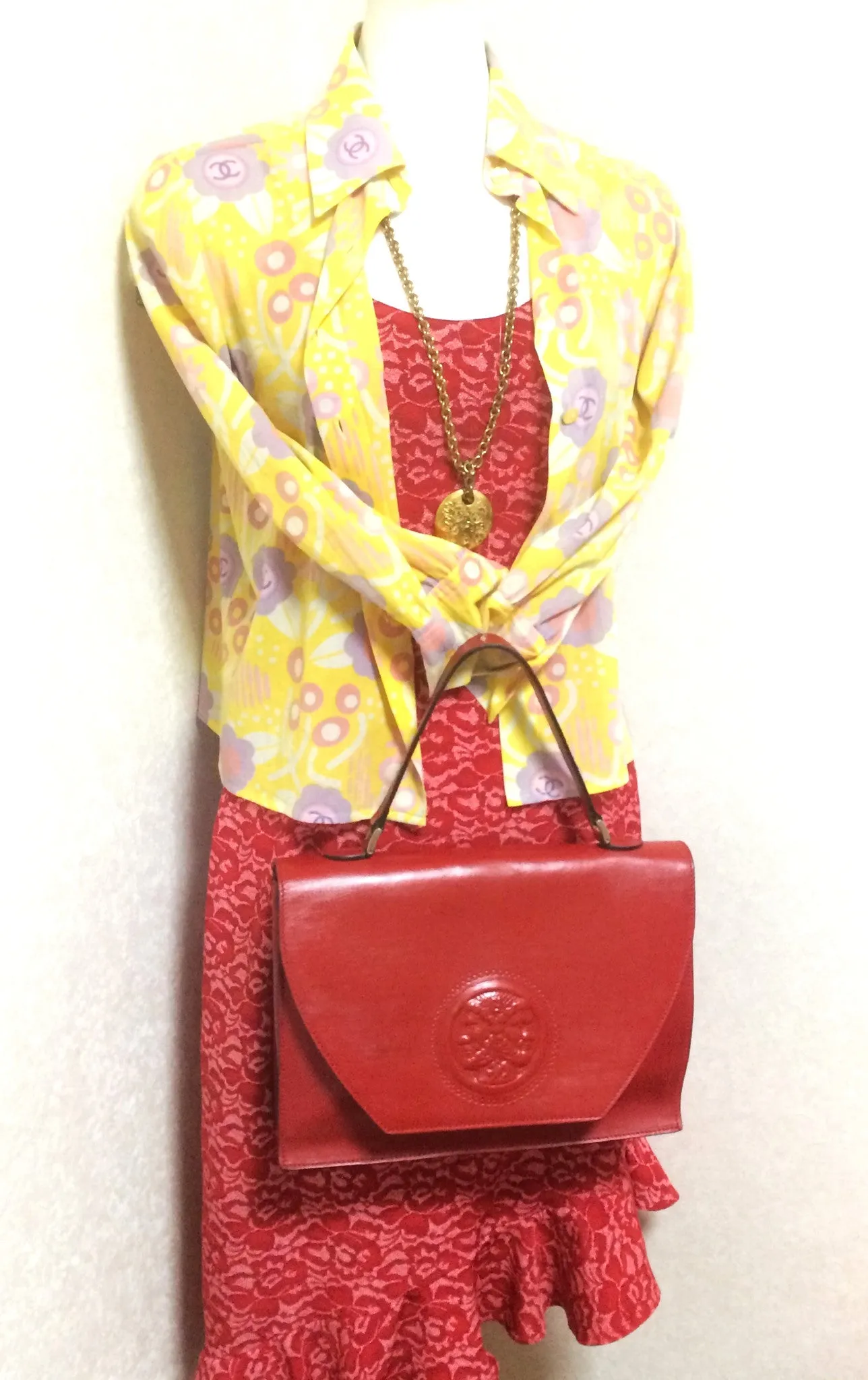 Vintage FENDI genuine red leather classic handbag with iconic Janus medallion embossed motif at front. 050628ya1