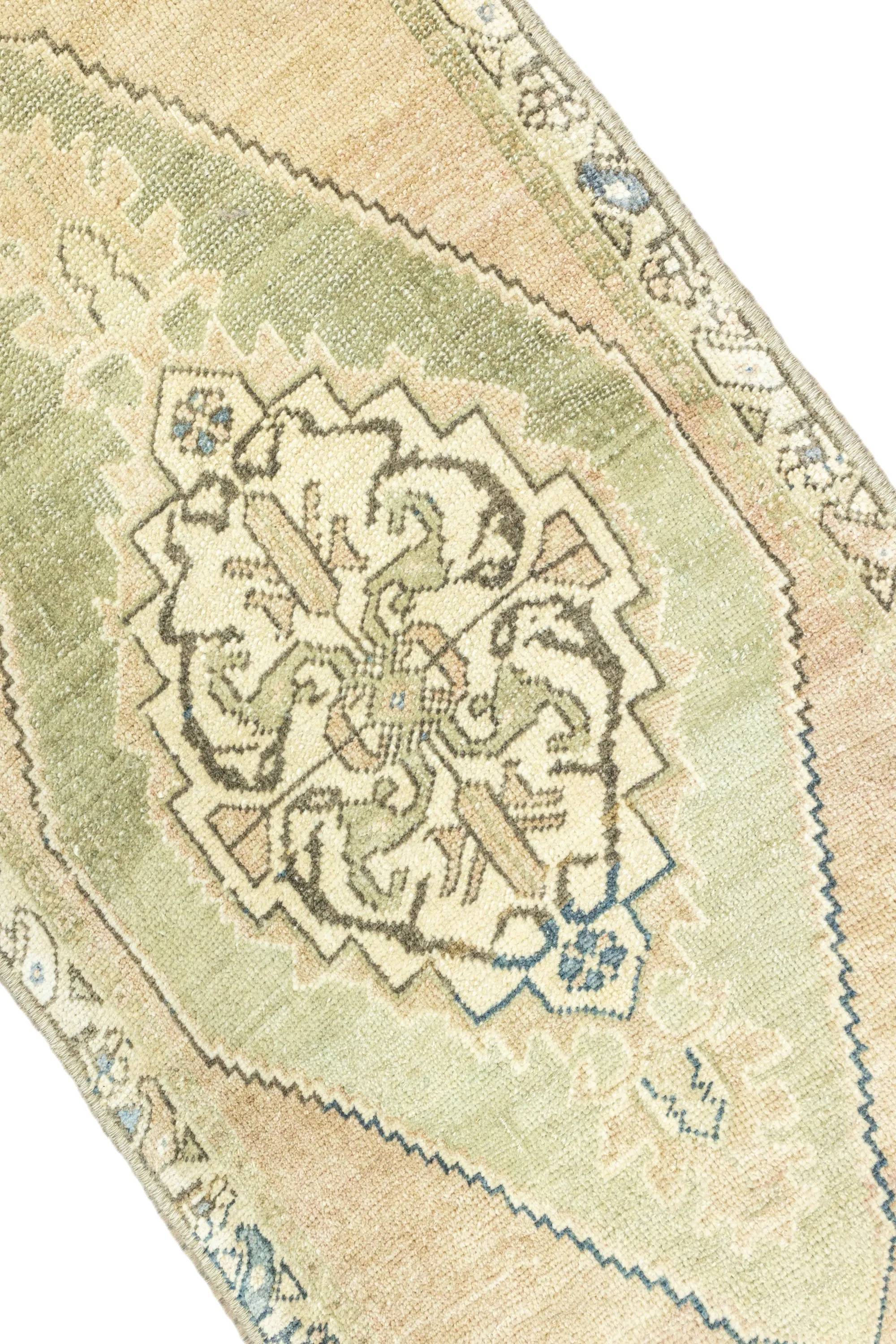 Vintage Turkish Mini Rug No. 652 | 1'6 x 3'8