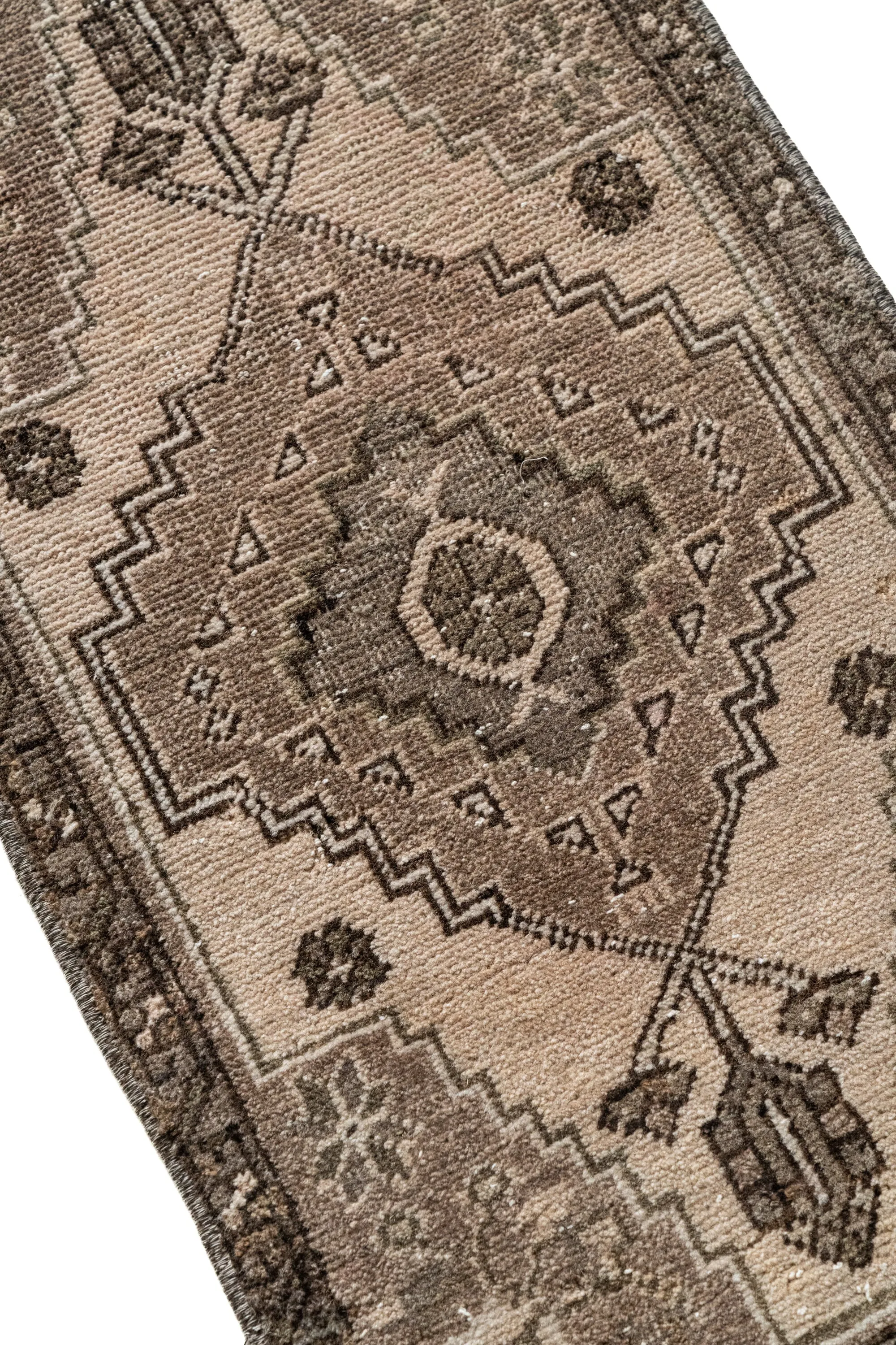 Vintage Turkish Mini Rug No. 723 | 1'6 x 2'10