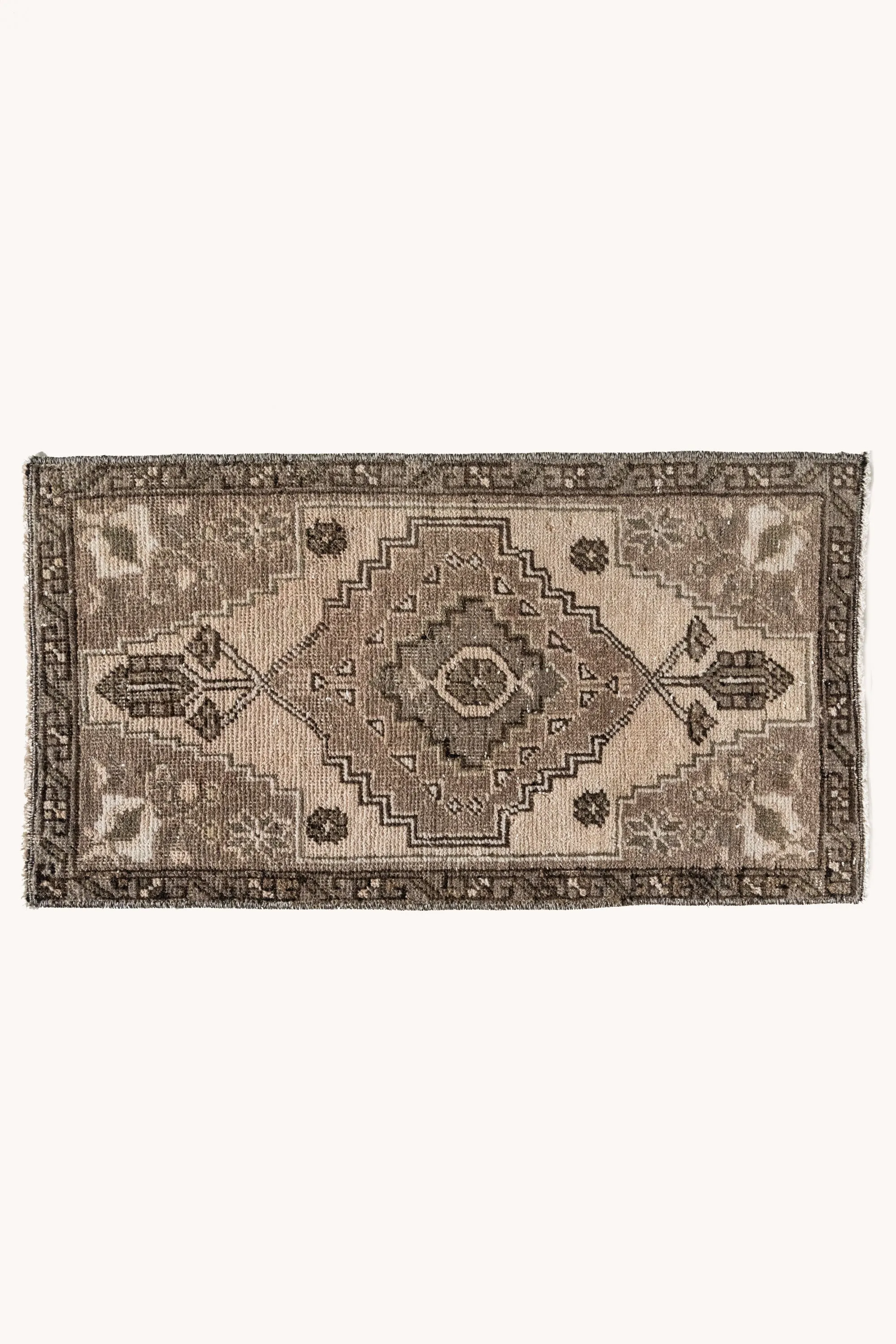 Vintage Turkish Mini Rug No. 723 | 1'6 x 2'10