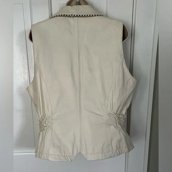Wilsons Leather Cream Vest with Studs Leather Flowers Scalloped V Neck Size XL