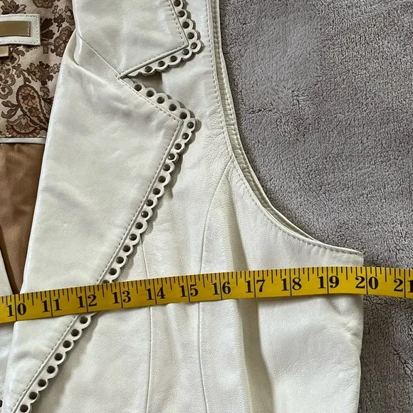 Wilsons Leather Cream Vest with Studs Leather Flowers Scalloped V Neck Size XL