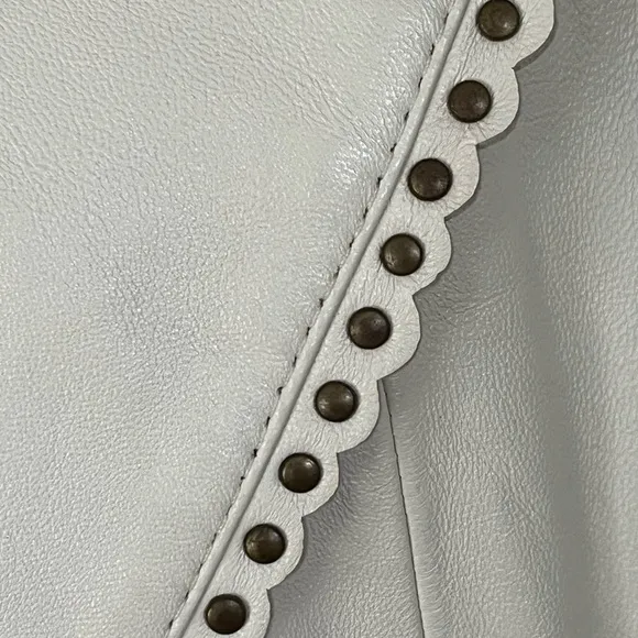 Wilsons Leather Cream Vest with Studs Leather Flowers Scalloped V Neck Size XL