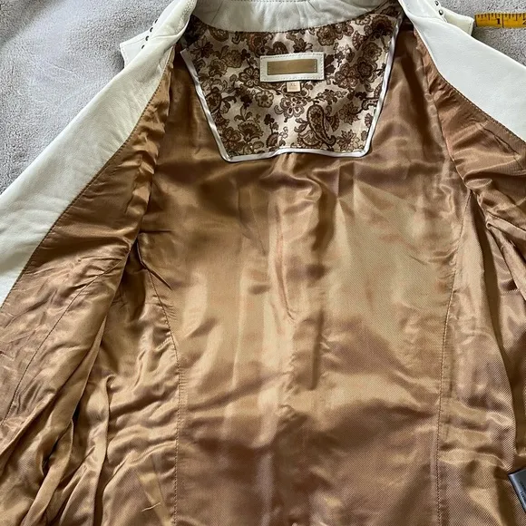 Wilsons Leather Cream Vest with Studs Leather Flowers Scalloped V Neck Size XL