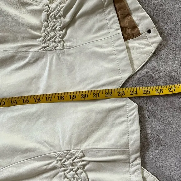 Wilsons Leather Cream Vest with Studs Leather Flowers Scalloped V Neck Size XL