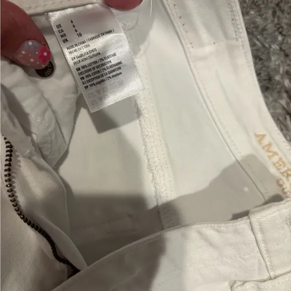 Women's White Distressed Denim Skirt - American Eagle - Size 6 - worn 1x