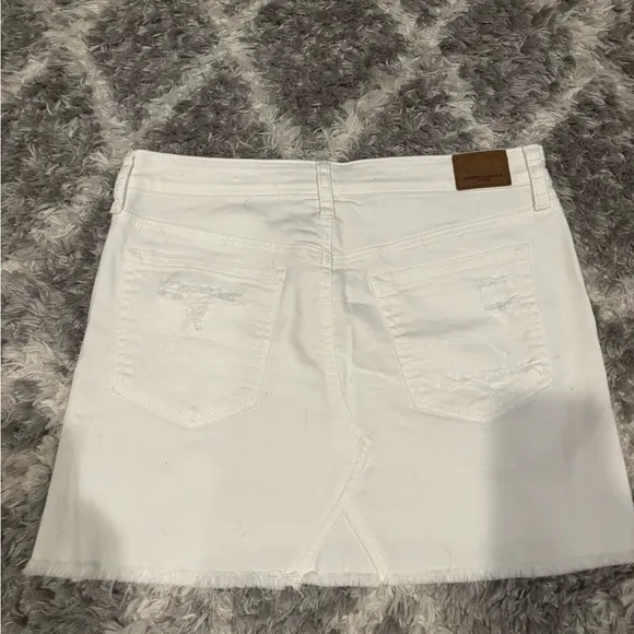 Women's White Distressed Denim Skirt - American Eagle - Size 6 - worn 1x